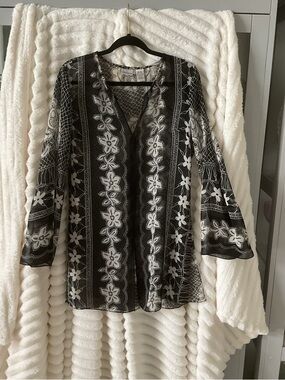 Newport News Black and White Floral Tunic